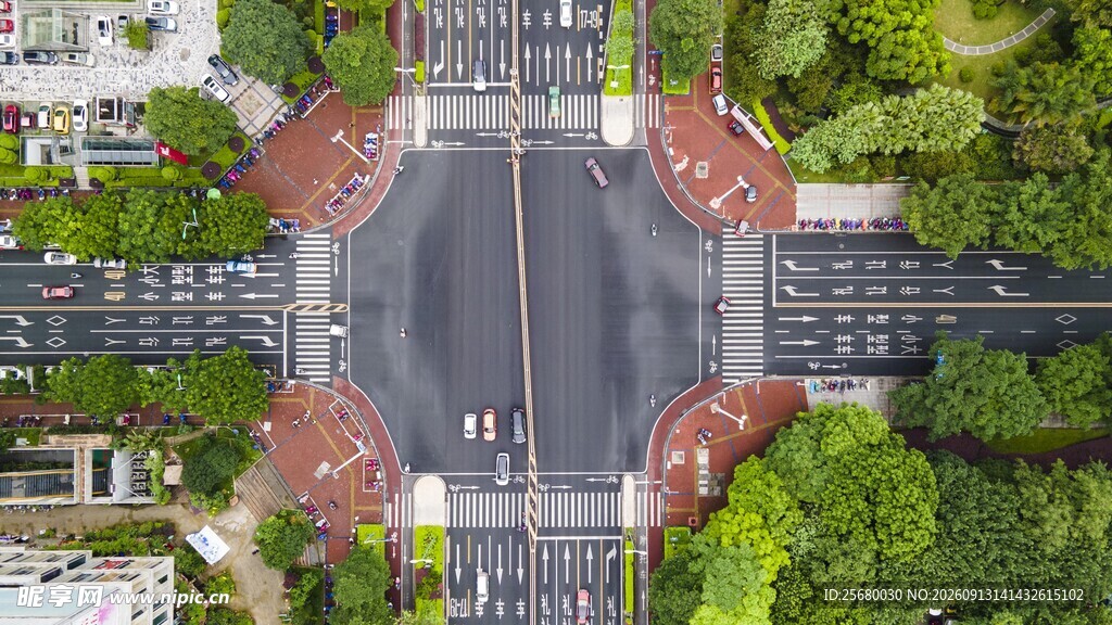 俯瞰城市十字路口景观
