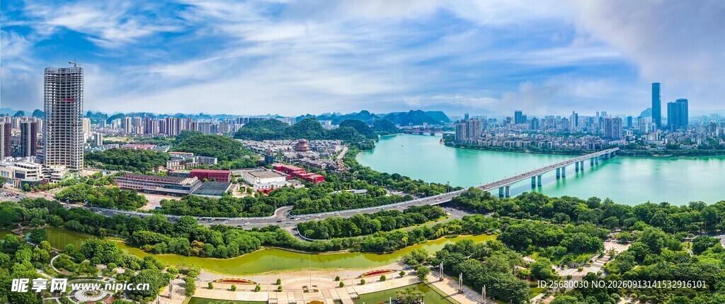 城市河畔全景风光