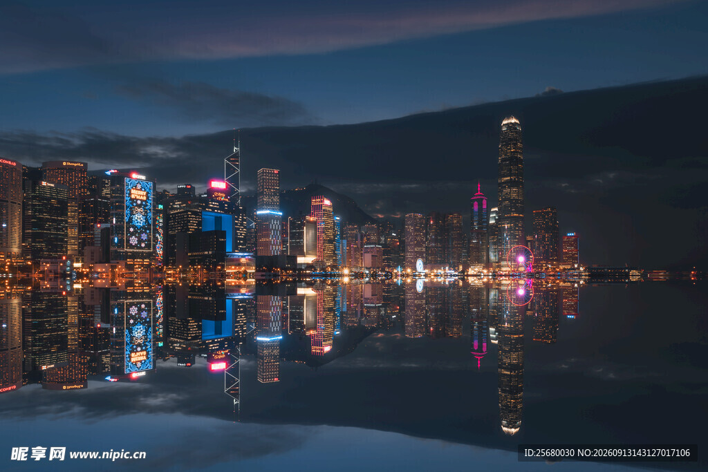 城市夜景倒影璀璨迷人