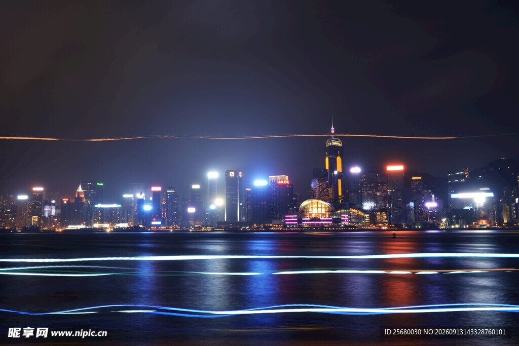 城市夜景下的波光粼粼