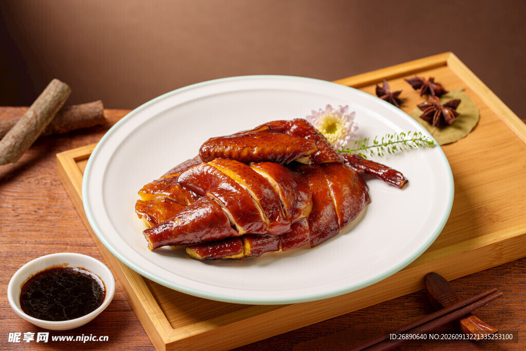美味烤鸭摆盘精致诱人