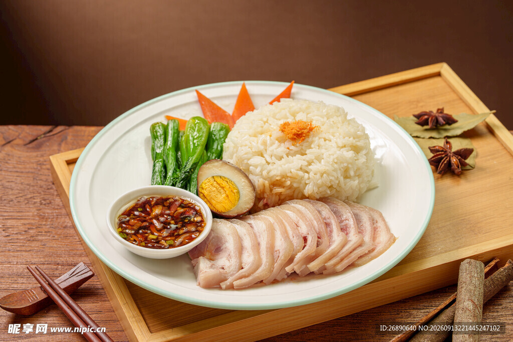 美味鸡肉套餐饭