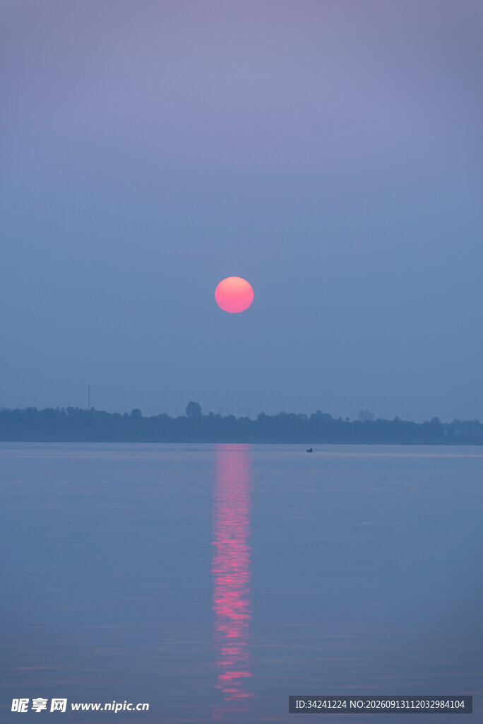 湖面落日美景