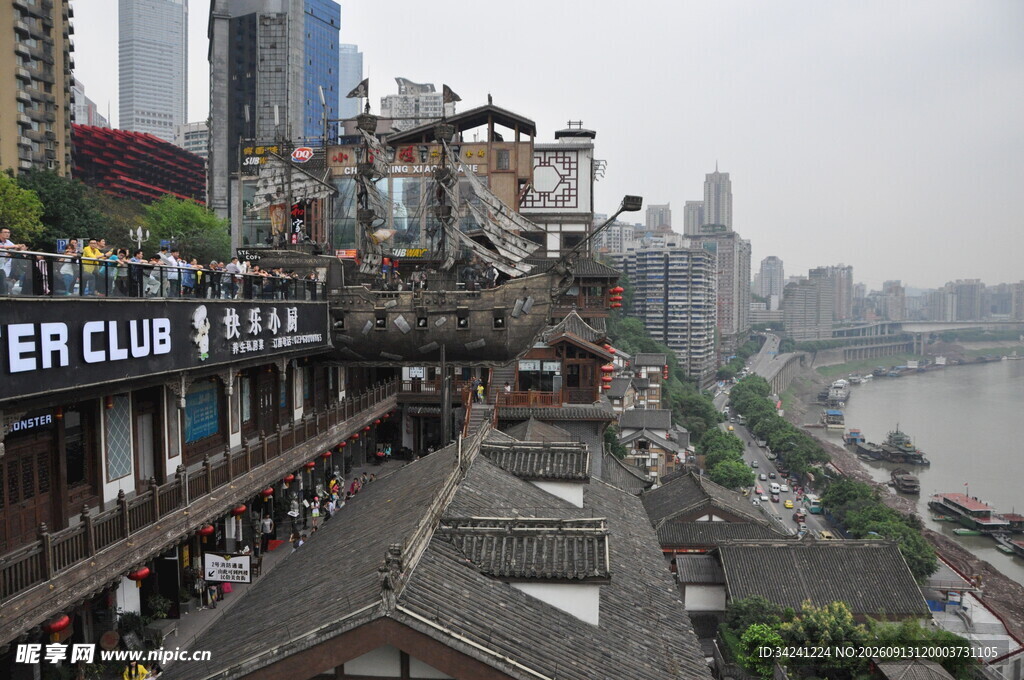 重庆洪崖洞旁城市景观