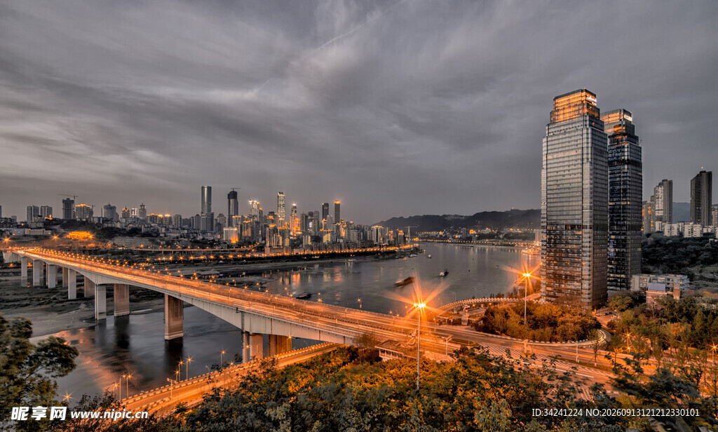 城市河畔黄昏夜景风光