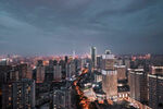 夜幕下的繁华都市景观