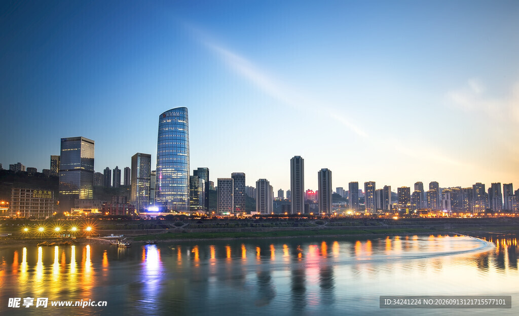 城市河畔夜景璀璨灯火