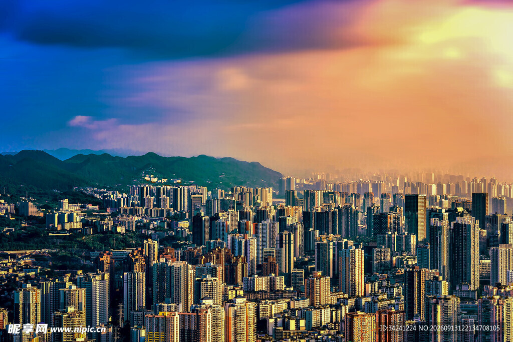 城市天际线夕阳下的繁华