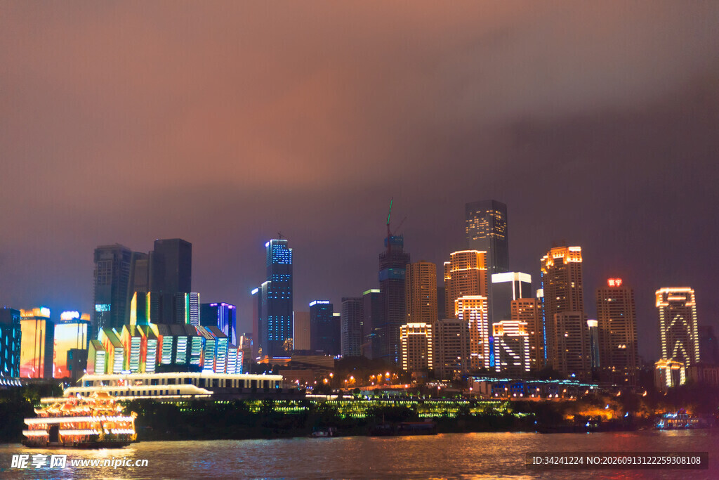 璀璨都市夜景江上映繁华