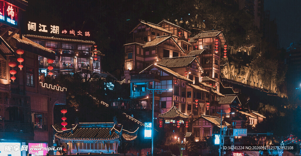 梦幻夜景中的中式建筑