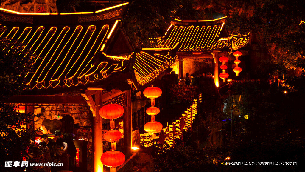 古建夜景灯火璀璨映夜色