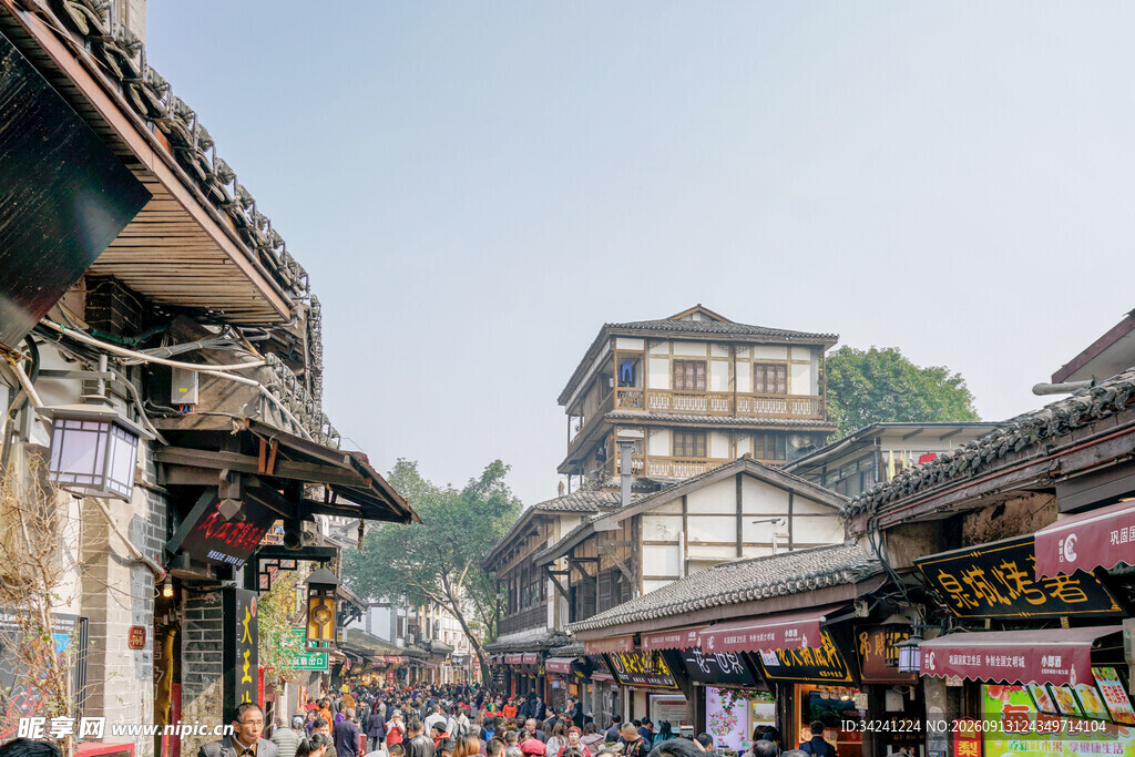 古街热闹景象
