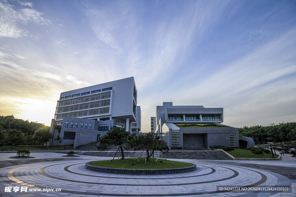 现代办公建筑的开阔景观