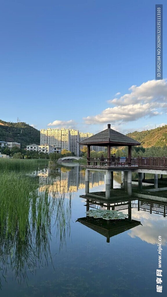 湖畔亭阁