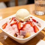 草莓冰淇淋冰沙甜品