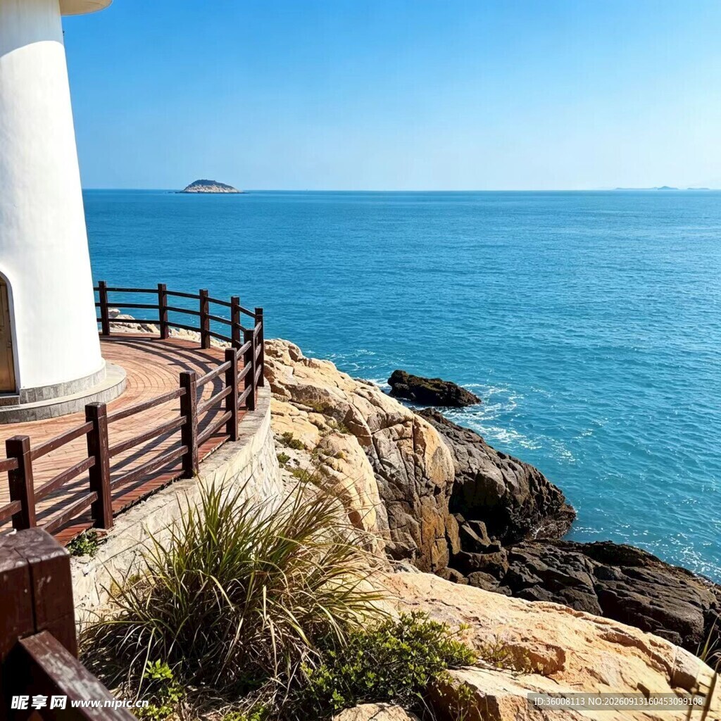 海边灯塔与观景栈道
