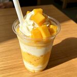 芒果奶油冰沙美食图