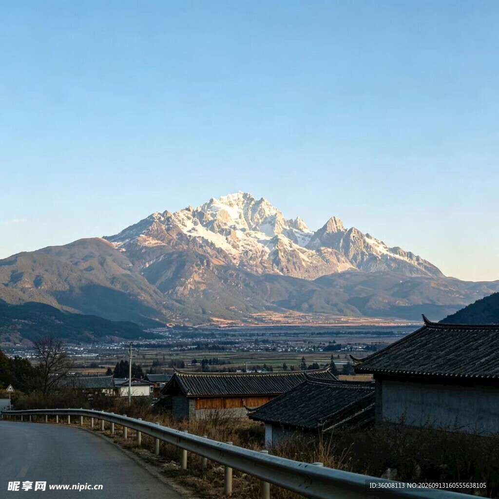 雪山下的宁静村落