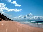 美丽沙滩与蔚蓝大海风景