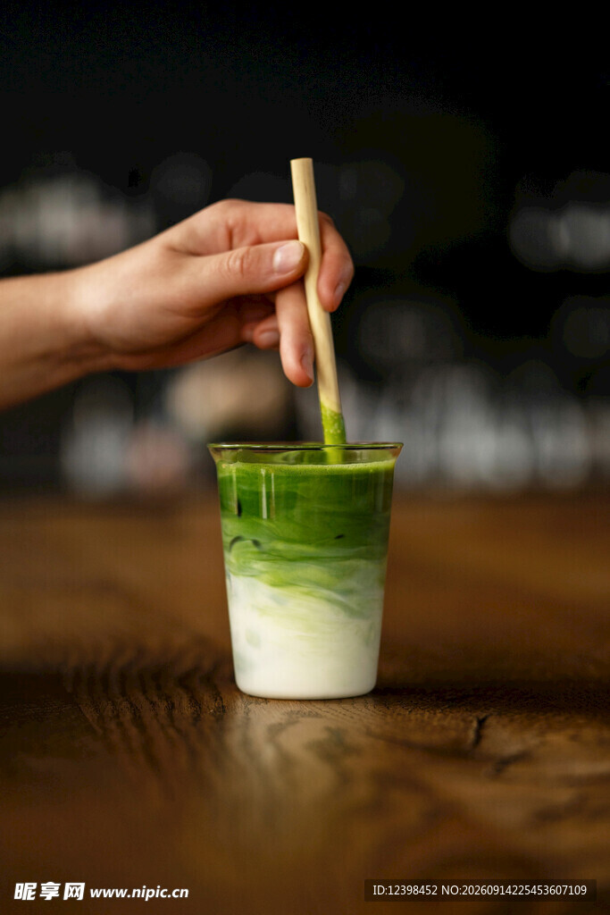 手搅抹茶拿铁饮品