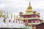 藏式金顶寺庙建筑景观