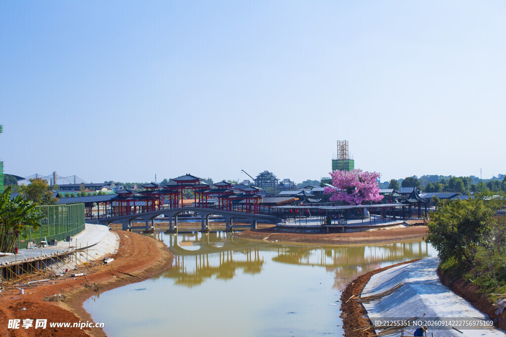 河畔城市景观 