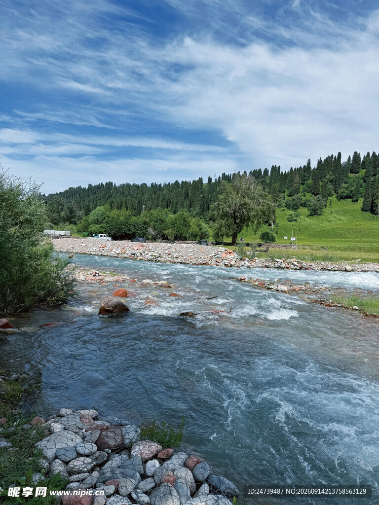山间溪流美景