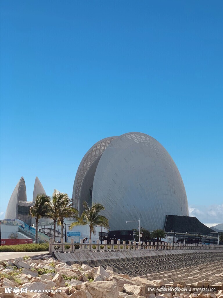 海边独特圆顶建筑景观
