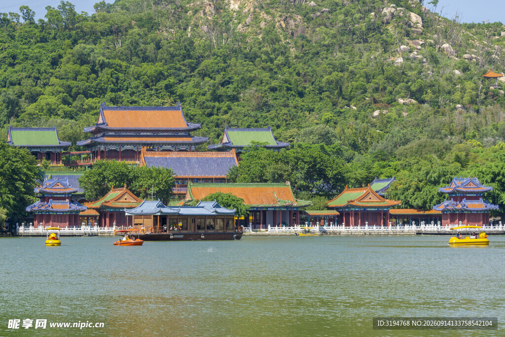 湖畔古建风光