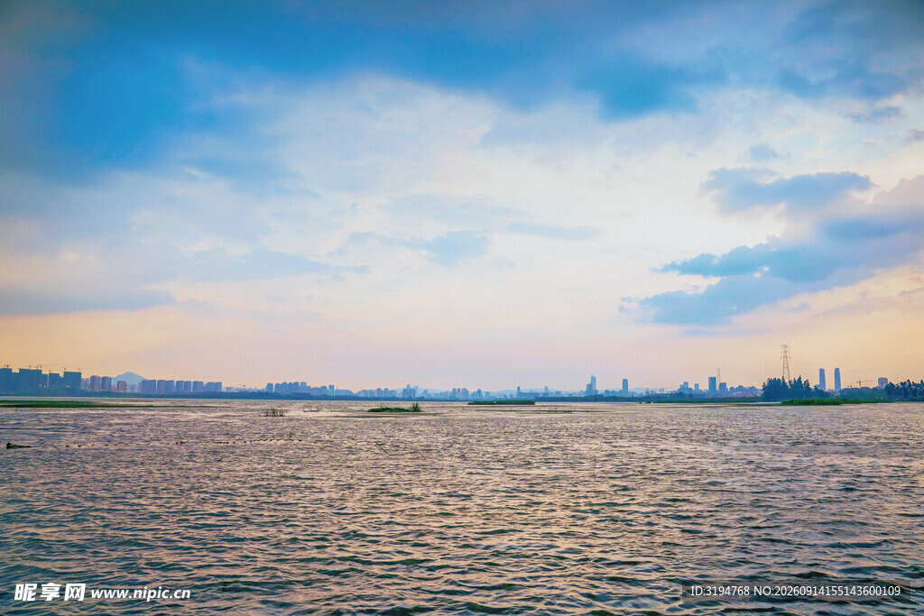 海滨风光辽阔海面与远岸
