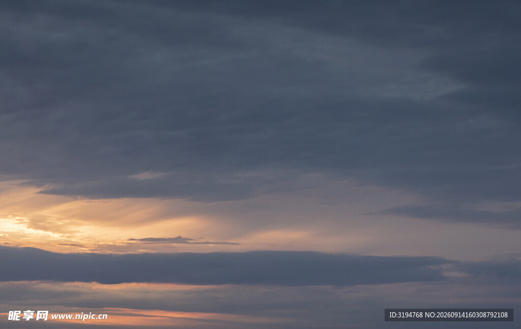 黄昏时分的天空美景
