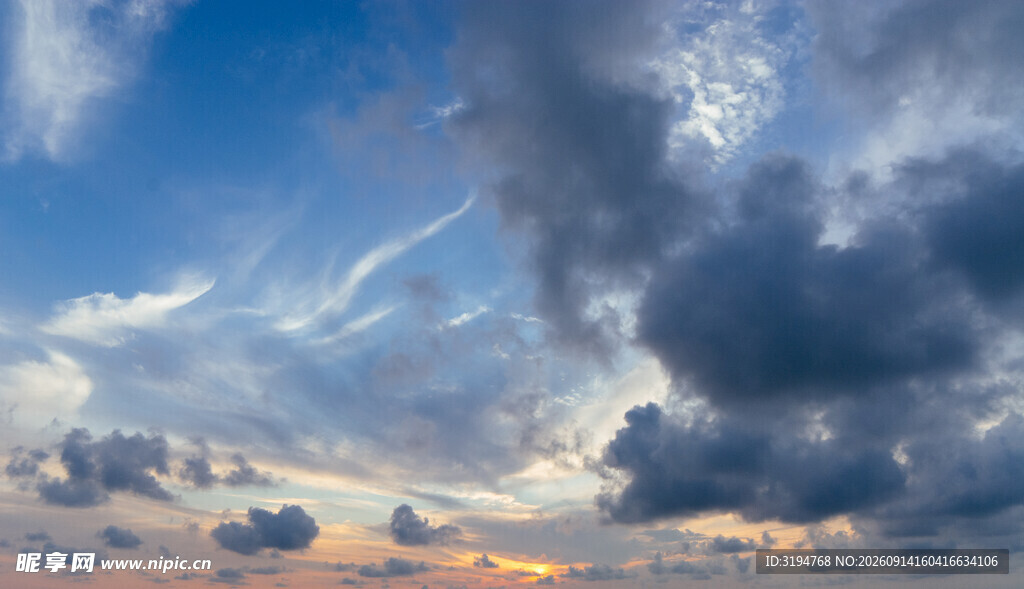 黄昏时分的壮丽天空景观