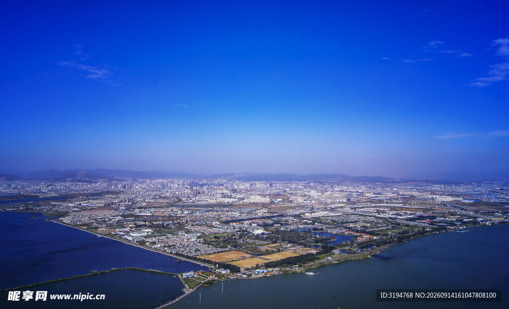 城市海岸全景俯瞰图