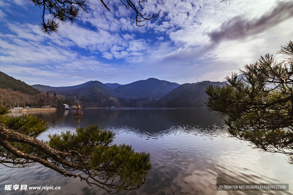 宁静山水湖景自然风光图