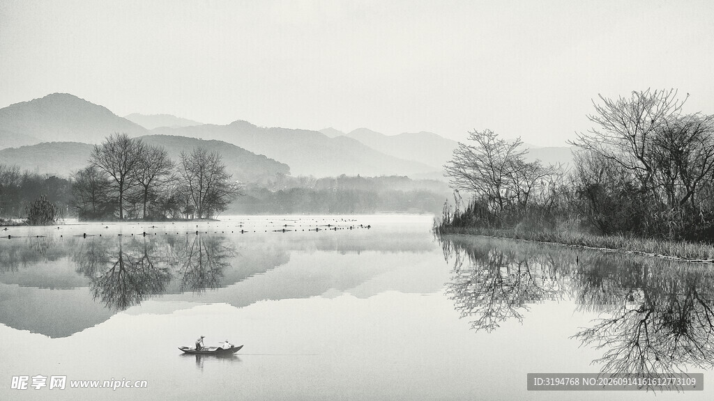湖中小舟山水静谧之景