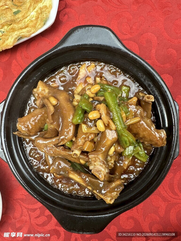 鲍汁鹅掌翅煲