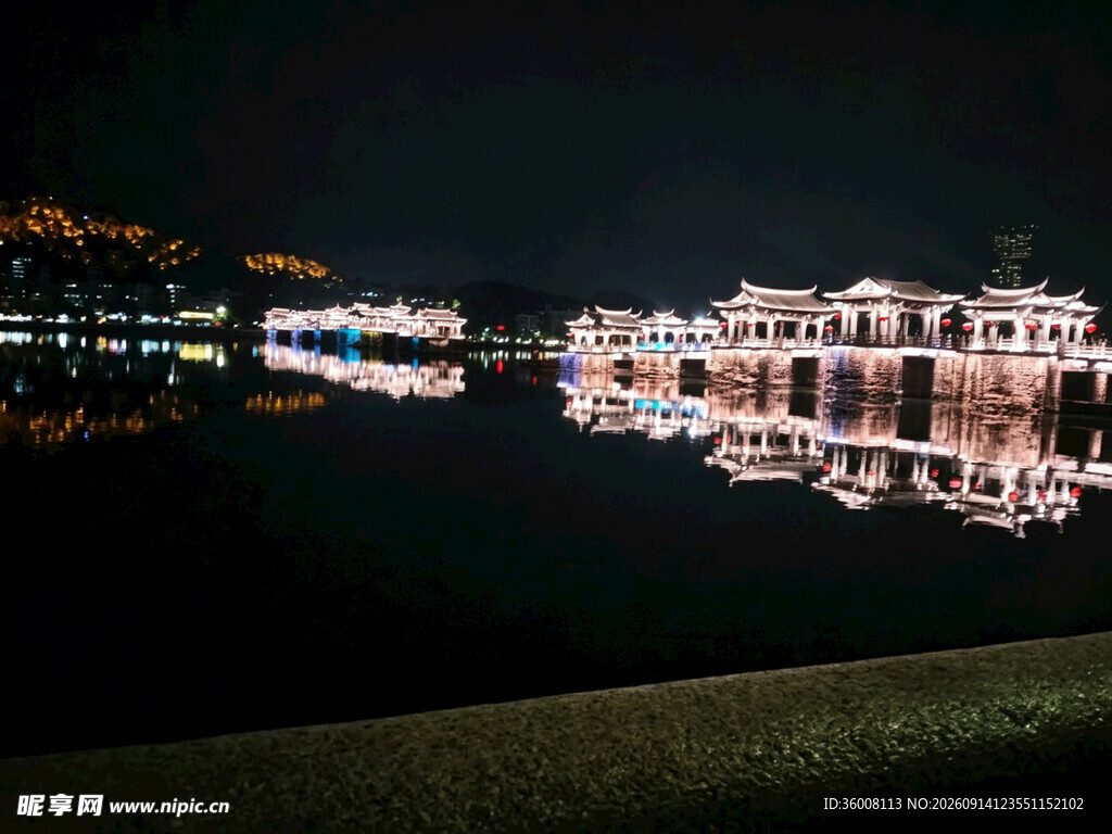 潮州西湖湖畔夜景建筑灯光倒影