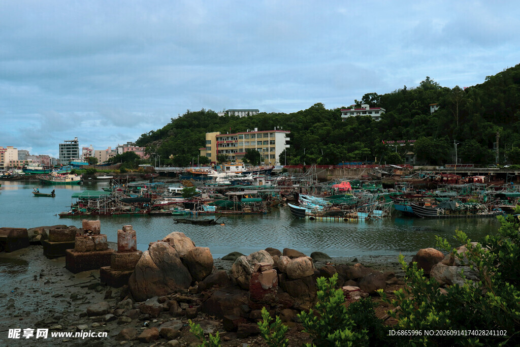 海边渔村风景