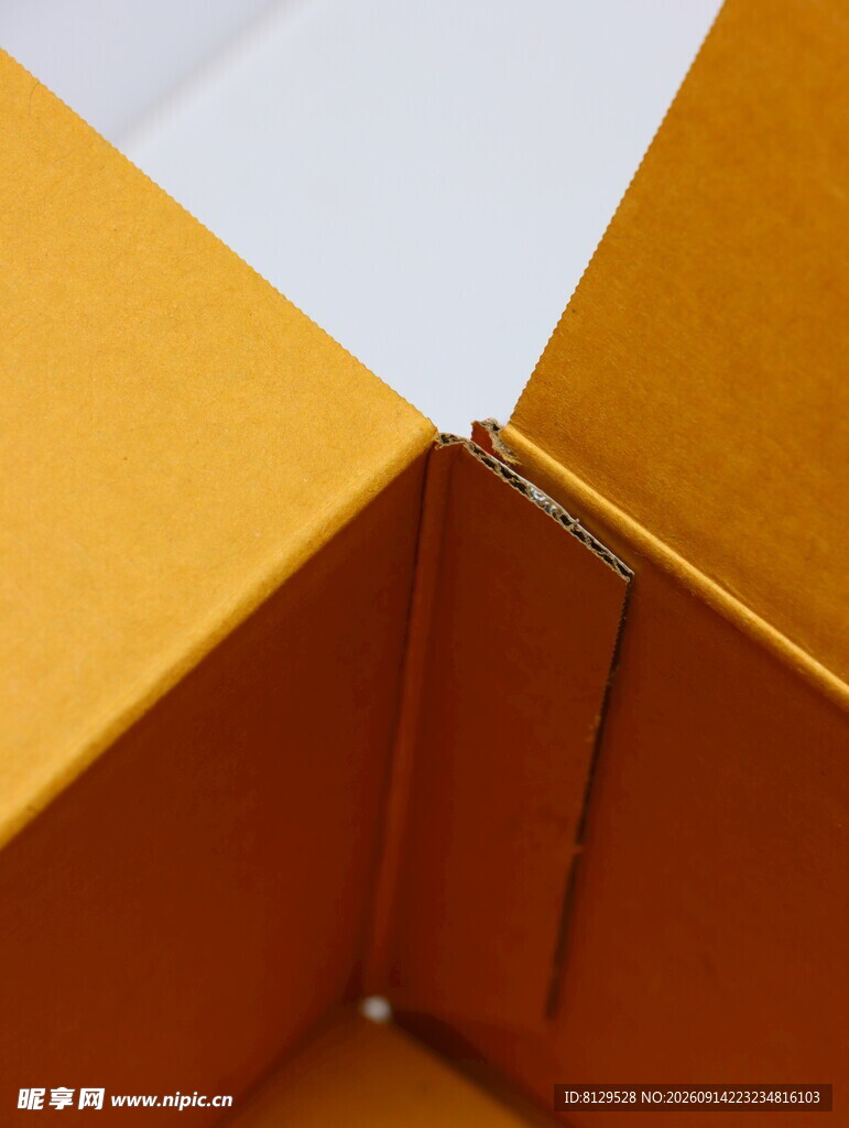 金色纸盒细节特写