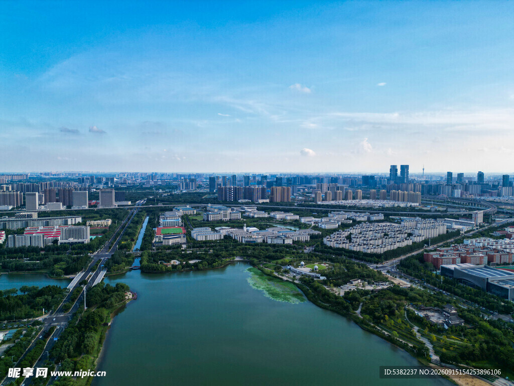 城市河畔全景风光