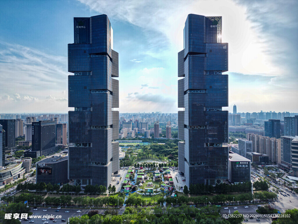 双子摩天大楼城市景观