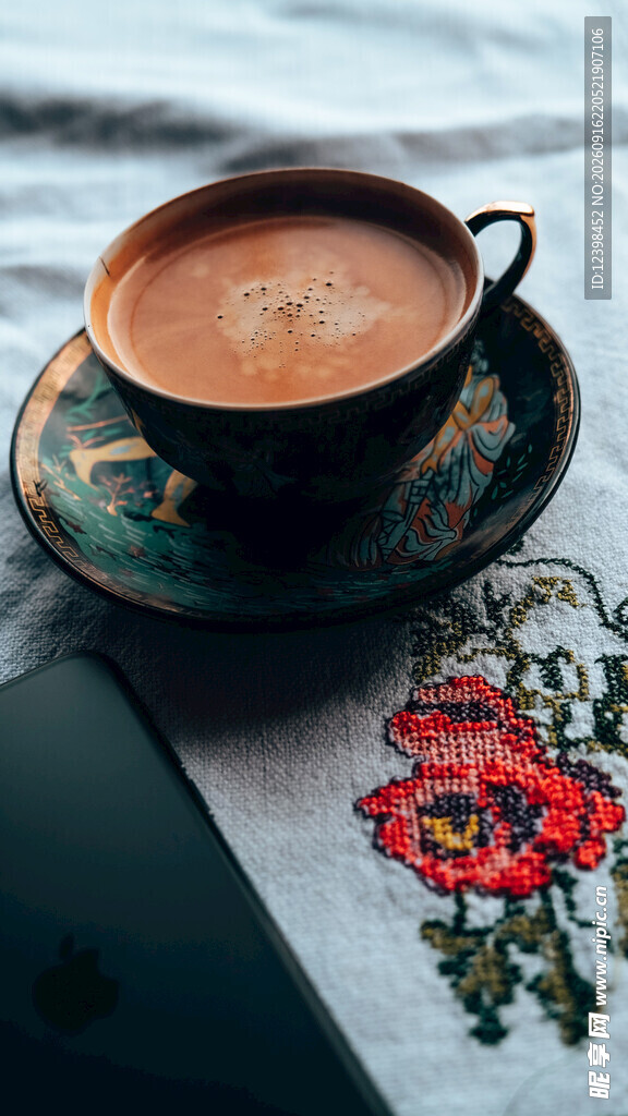 复古茶杯中的热饮