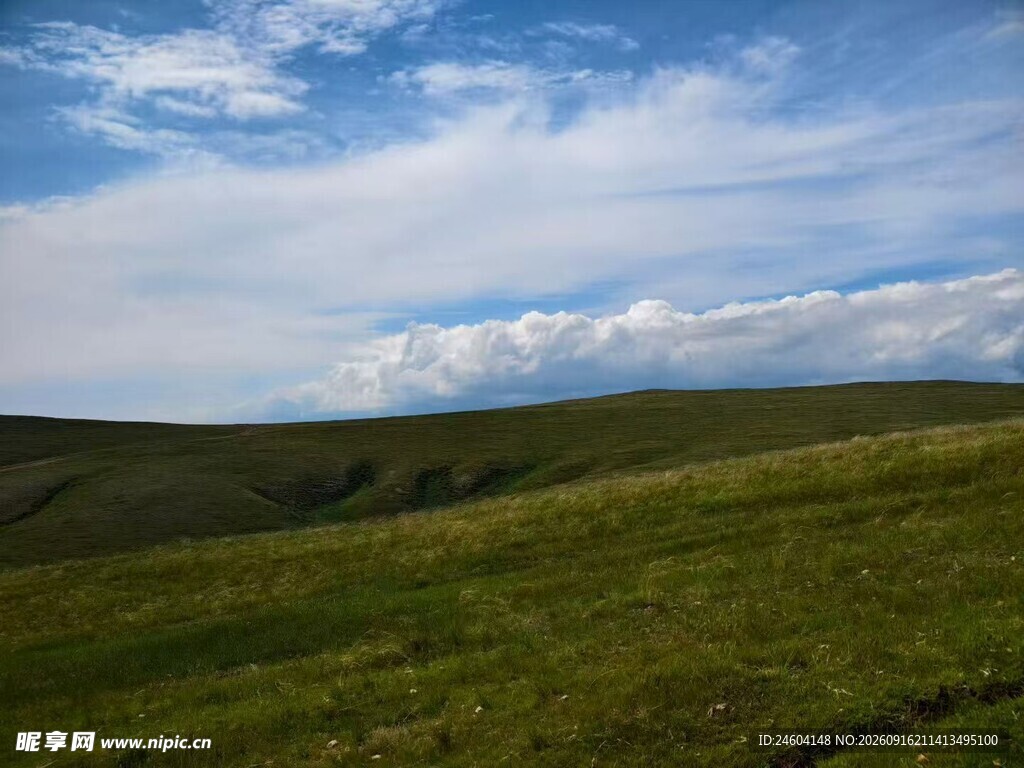 草原蓝天美景