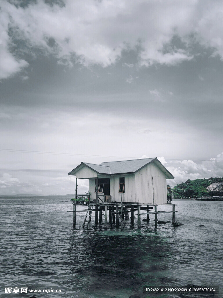 水上孤立小屋