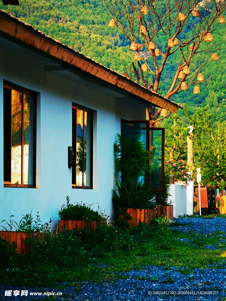 乡村小屋的静谧午后