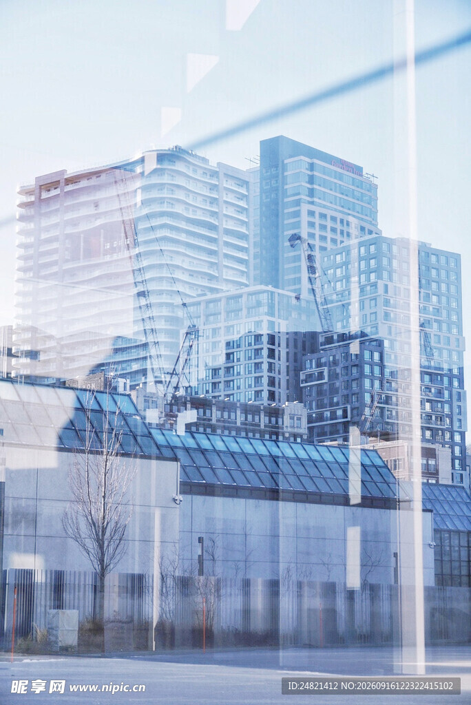 城市建筑与玻璃反射景观