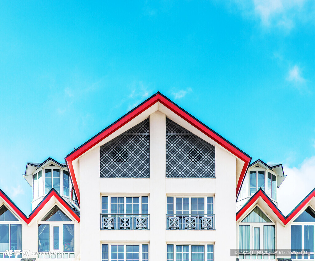 多彩屋顶的现代建筑