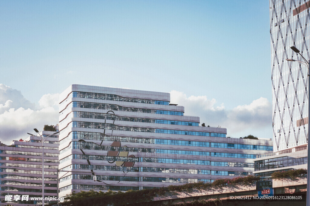 现代城市中的高楼建筑