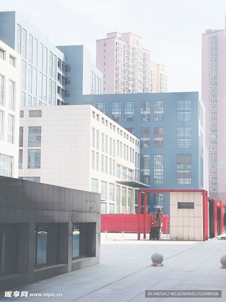 城市建筑群中的开阔空间