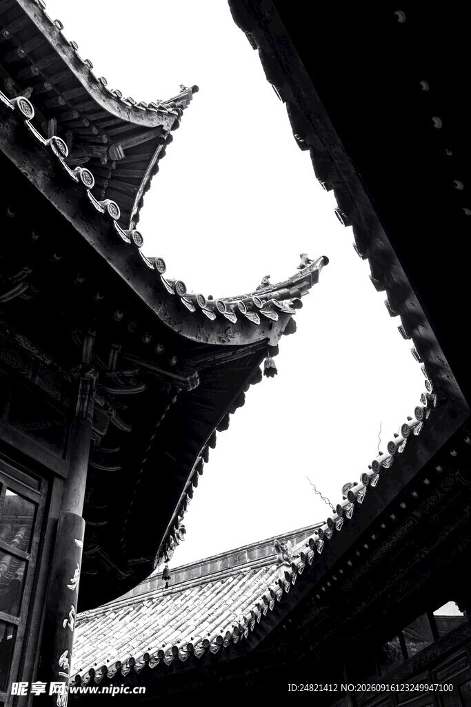 中式古建筑屋顶一角